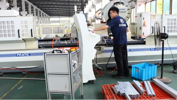 如何解決鋁型材在長期使用中的老化問題？